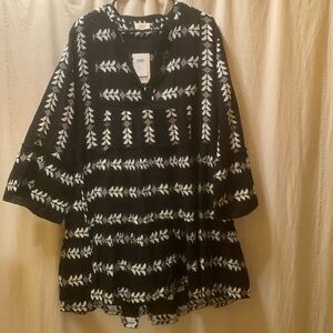 Black and white arrow dress